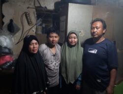 Kurangnya Perhatian Pemerintah Kota Bekasi Muhtadin Warga Kelurahan Padurenan Tinggal di Rumah Sangat Tidak layak Huni