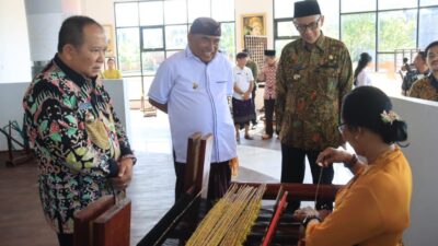 Kunjungi Jembrana, Pemkab Jember Lirik Sentra Tenun