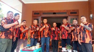 Fungsionaris MPW PP NTT, Mendatangi Kediaman Aloysius Sukardan, ” Ada Apa “