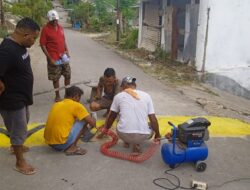 Antisipasi Kecelakaan Warga Manulai Buat Polisi Tidur