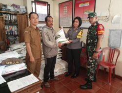 Babinsa Dampingi Pendistribusian Bantuan Pangan Berupa Beras Untuk Warga Kelurahan Kawan Agar Berjalan Aman