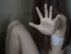 Diduga Digilir 2 Pria ABG, Gadis Cantik Asal Jembrana Disetubuhi Di Lapangan Sepak Bola