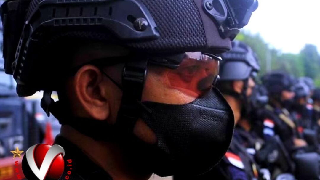 Polda Jatim Bersama Pasukan Elite Korps Brigade Mobil (Brimob) Bikin Heboh Warga BSA Kolor Atas Pencarian Tersangka H. Sugianto