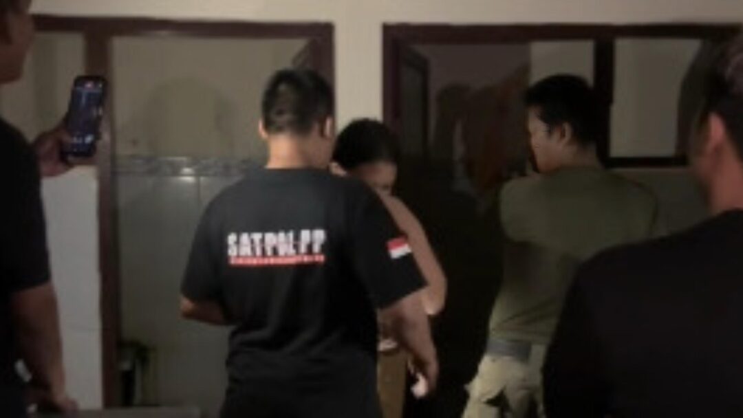 Viral !! Dua Remaja Tertangkap Basah Berbuat Mesum Di Toilet Umum Jembrana