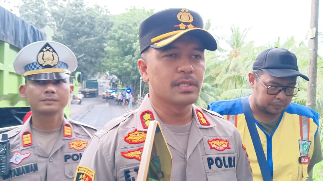 Upaya Cegah Kecelakaan Polres Jembrana Pantau Perbaikan Jalan Rusak di Jalur Denpasar-Gilimanuk