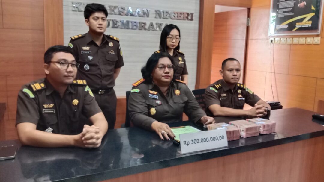 Kejari Jembrana Fasilitasi Terdakwa Kasus Korupsi LPD Yehembang Kauh Bayar Kerugian Negara Rp 300 Juta