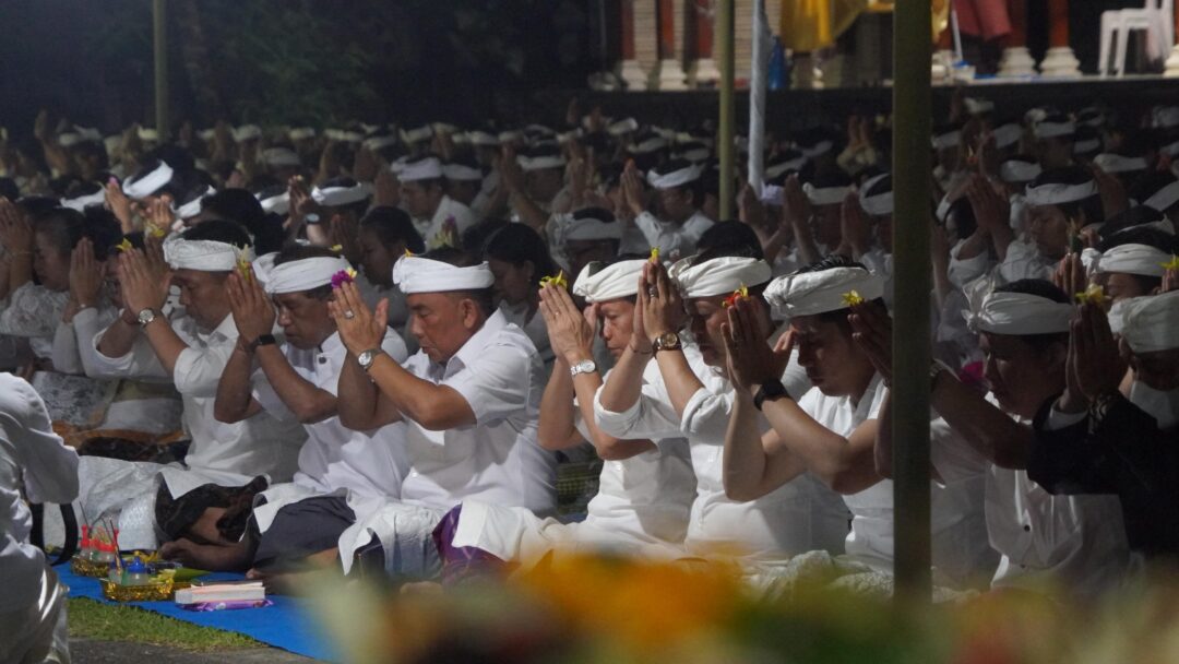 Bupati Tamba Ajak Masyarakat Perkuat Pemahaman Agama Di Hari Suci Siwaratri