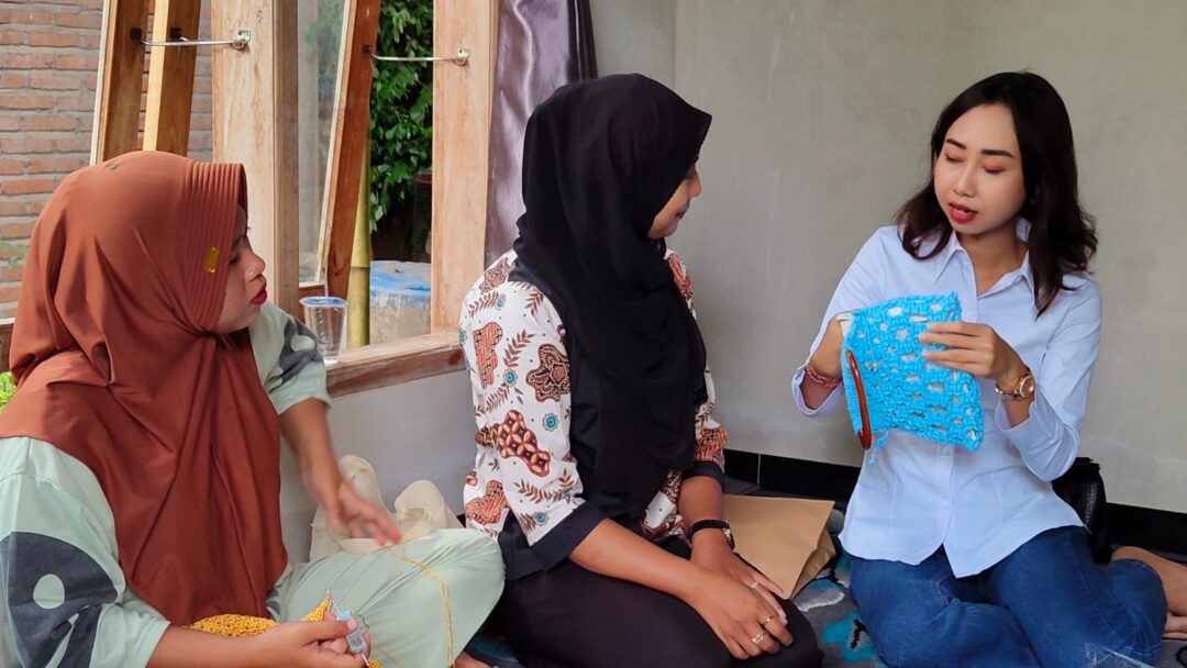 Tas Rajut “Jegeg Makrame” Desa Cupel Jadi Perhatian DPRD Jembrana, Upaya Pengembangan Dan Branding Dimulai