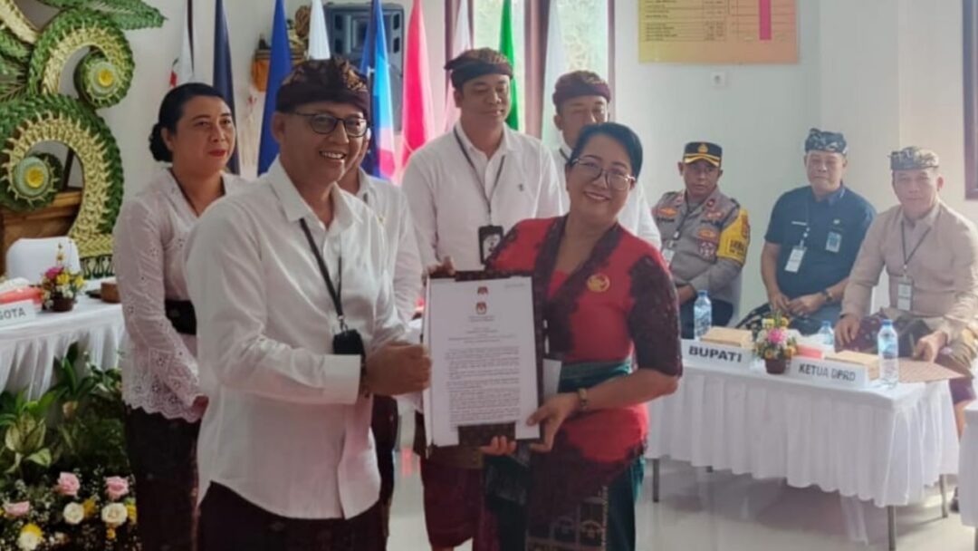 Pasangan Bang-Ipat Resmi Ditetapkan KPU Sebagai Bupati Dan Wakil Bupati Jembrana