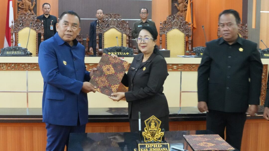 DPRD Kabupaten Jembrana Gelar Sidang Paripurna I Masa Sidang II Tahun 2024-2025 Penjelasan Akhir Bupati Tiga Ranperda Disahkan Jadi Perda