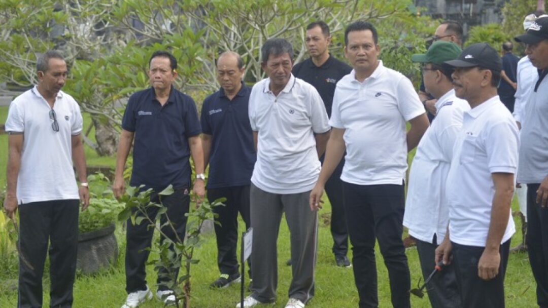 Bupati Kembang Tanam Puluhan Bibit Pohon Ucapan Selamat Dari Masyarakat Di Kebun Raya Jagatnatha