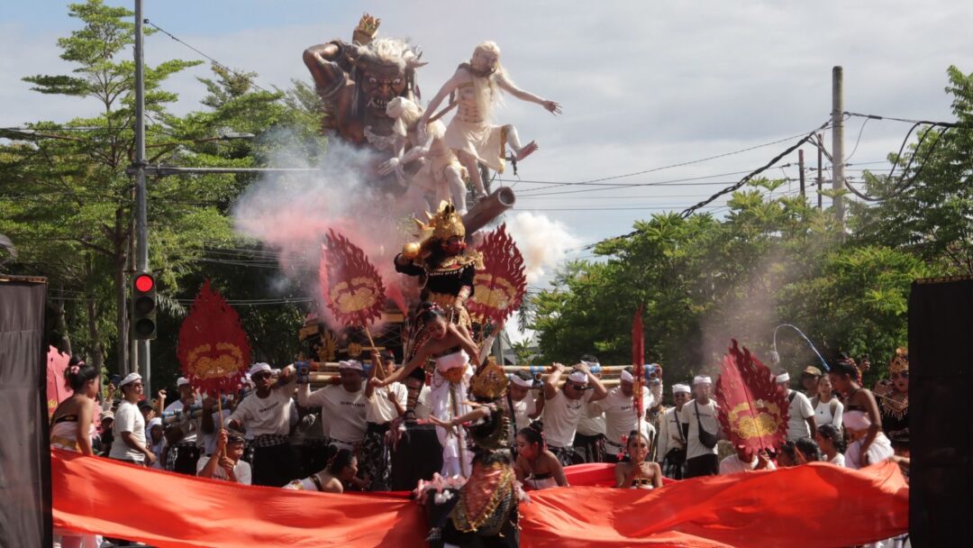 Seruan Toleransi Dari Parade Ogoh-Ogoh Di Jembrana