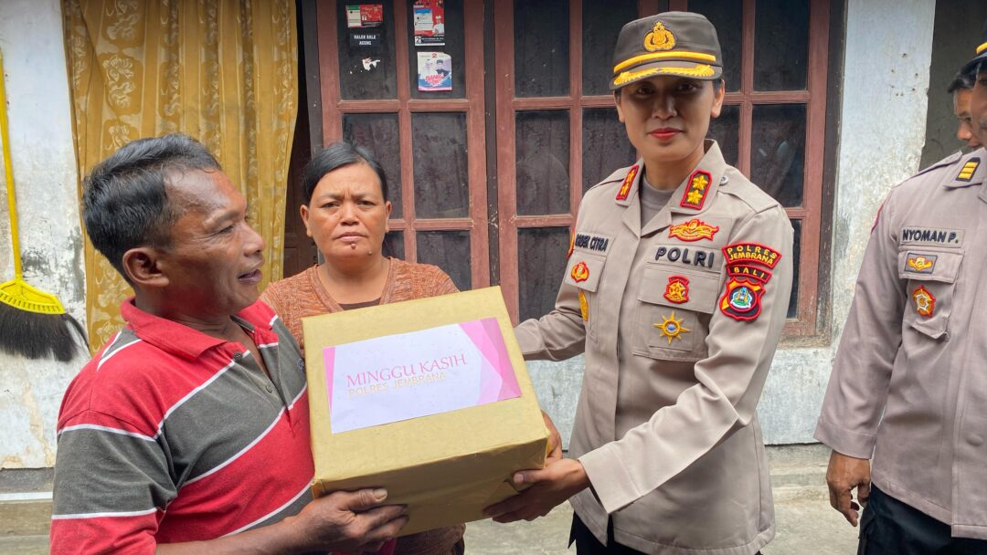 Suasana Hangat Di Minggu Kasih Kapolres Jembrana Kunjungi Warga Dan Bagikan Sembako