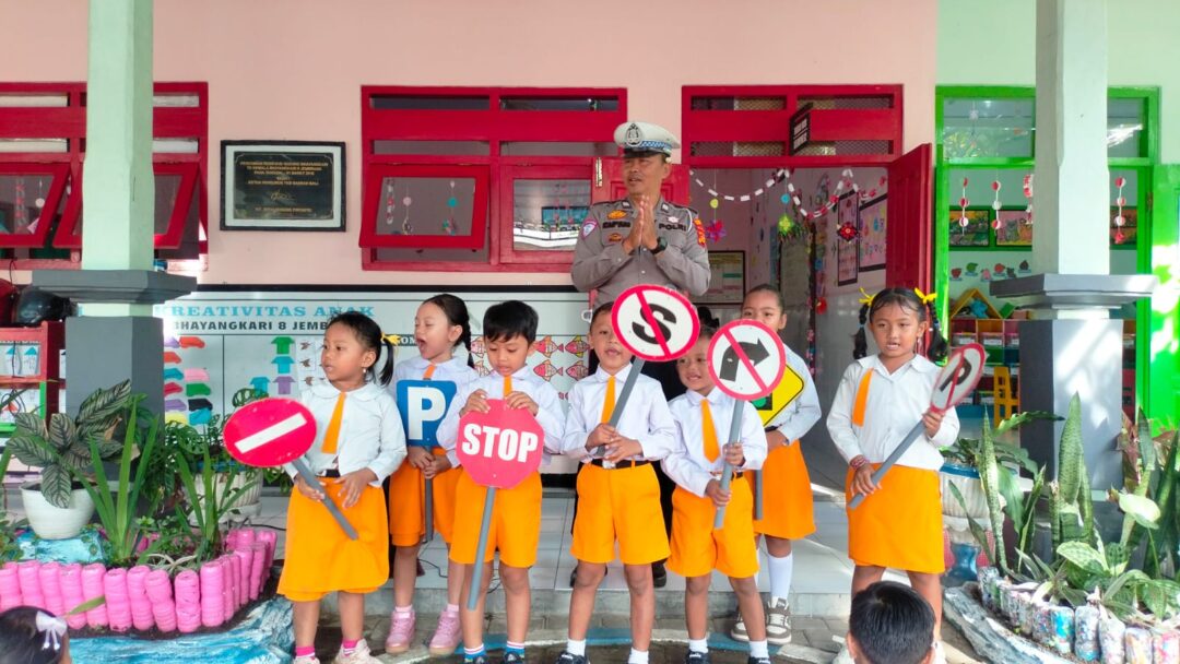 Polisi Sahabat Anak, Satlantas Polres Jembrana Tanamkan Tertib Lalu Lintas Sejak Dini
