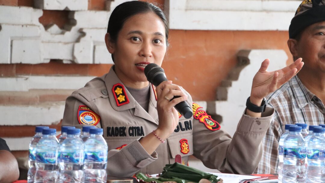 Jelang Galungan, Kapolres Jembrana Sambangi Warga Pergung dalam Jumat Curhat