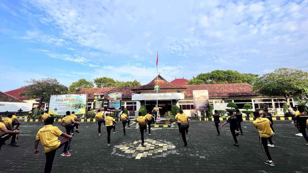 Kapolres Jembrana Ajak Personil Polres Jembrana Olah Raga Bersama