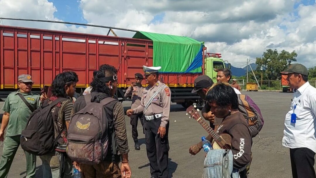 Anak Punk Tanpa Identitas Diamankan Di Gilimanuk, Diberangkatkan Kembali Ke Jawa