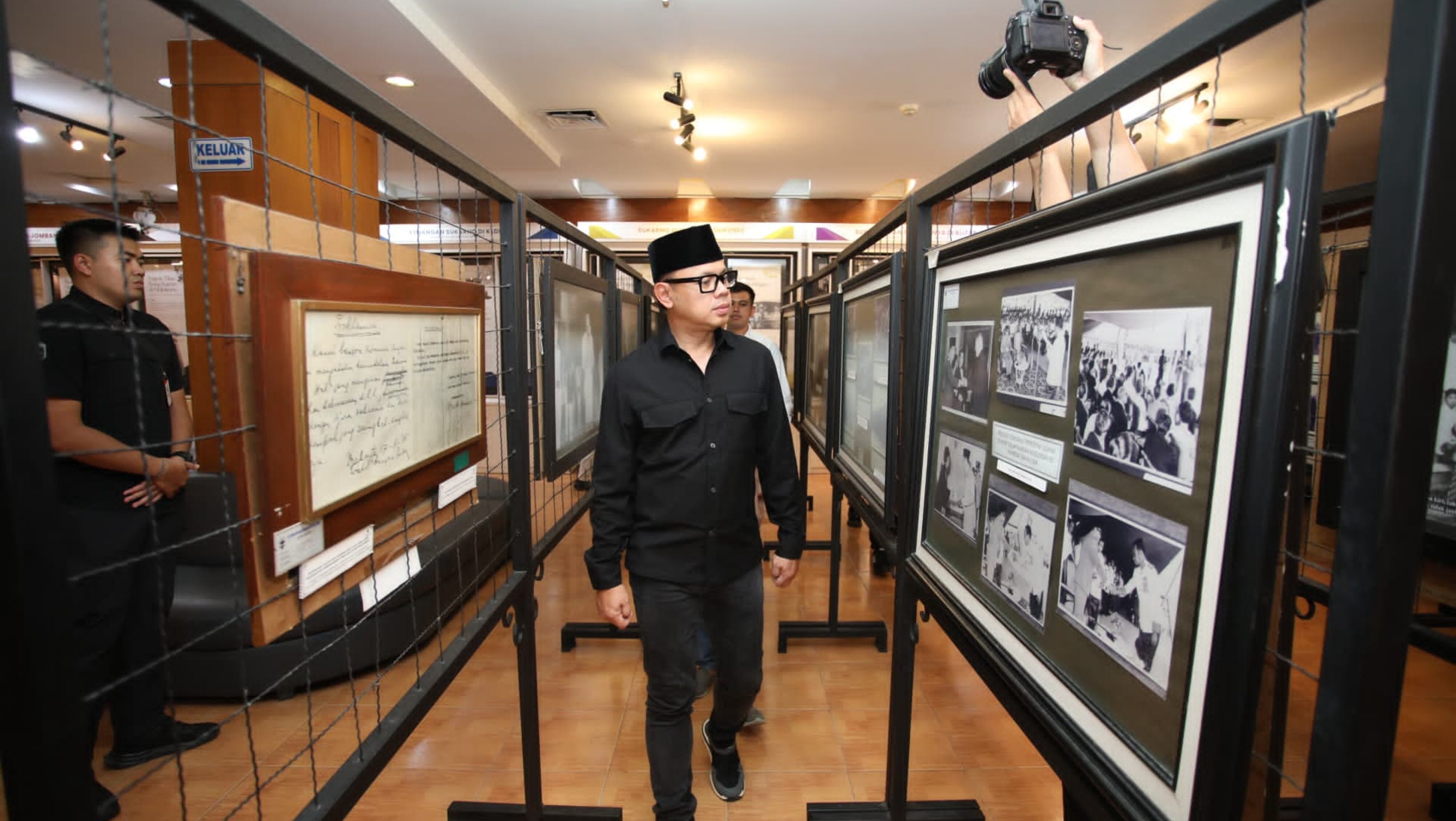 Sambangi Makam Bung Karno, Wamendagri Bima Ajak Pemda Jaga Nilai Luhur Daerah