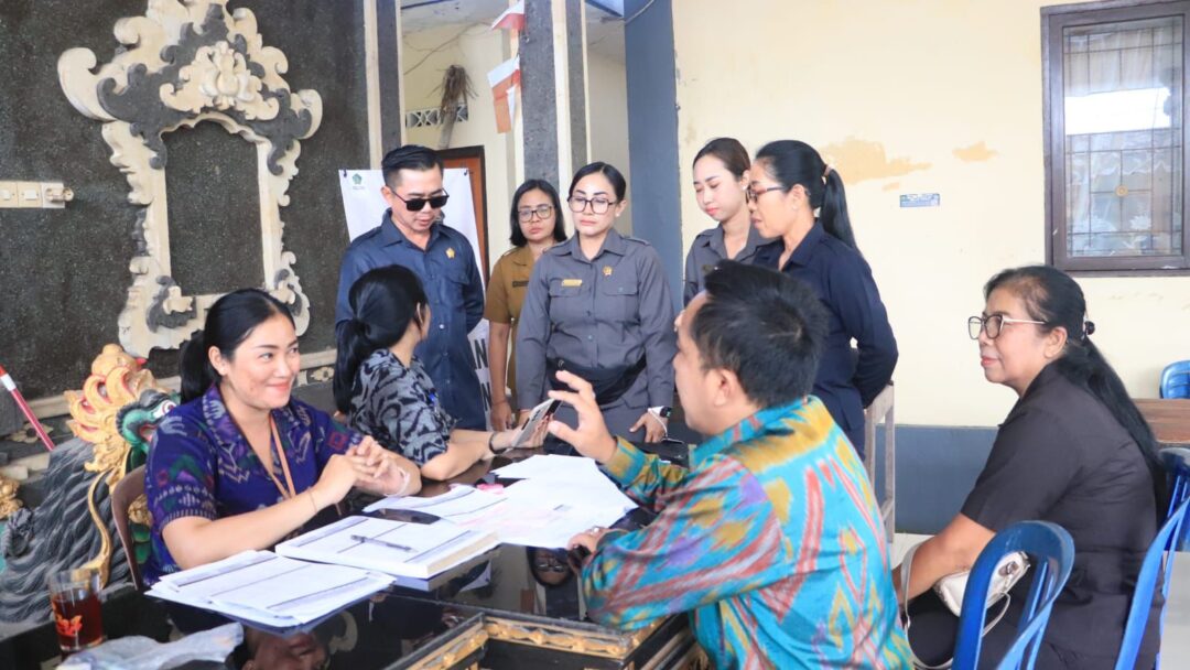 Komisi II DPRD Jembrana Tinjau Pemungutan PBB Di Desa Budeng, Warga Antusias Bayar Pajak Dan Urus IMB