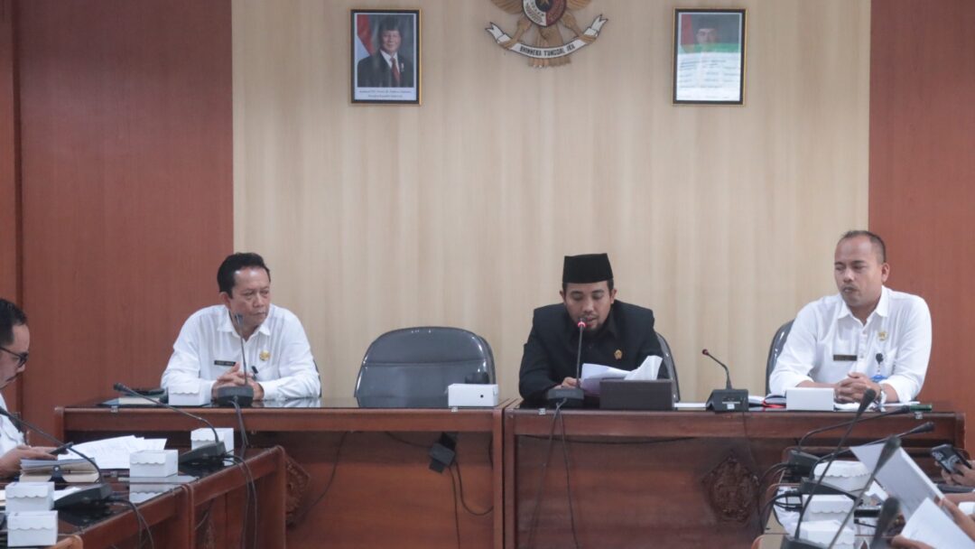 Bapemperda DPRD Jembrana Gelar Rapat Kerja Evaluasi Perda Bersama OPD