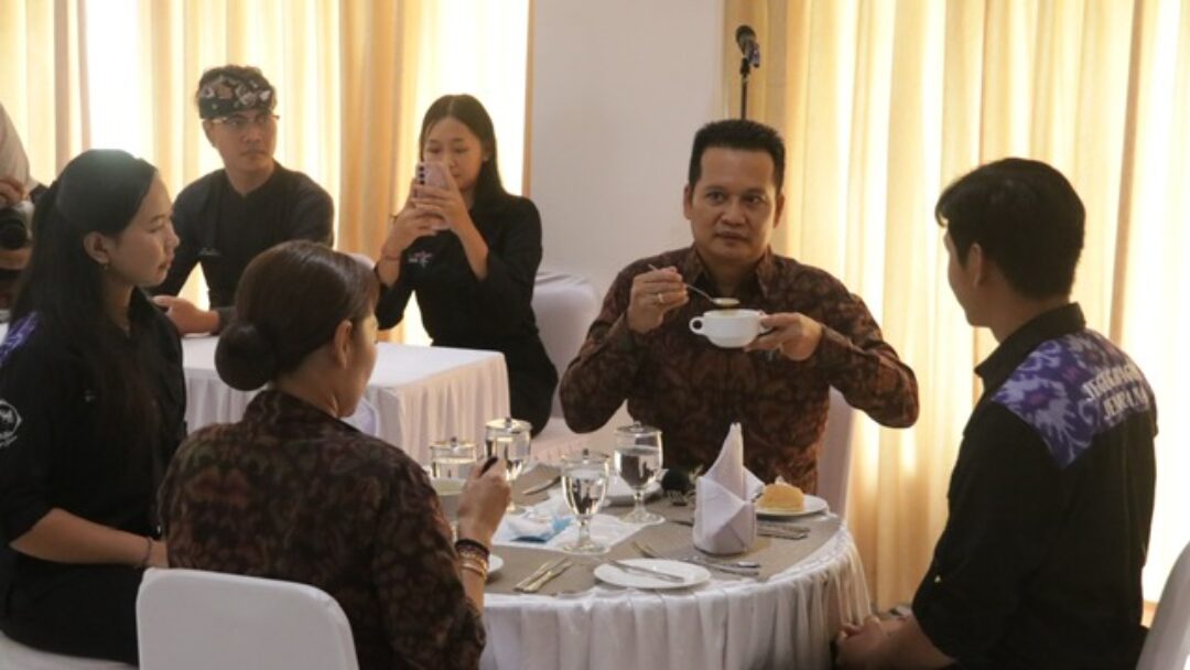 Jegeg Bagus Jembrana Dibekali Praktek Table Manner