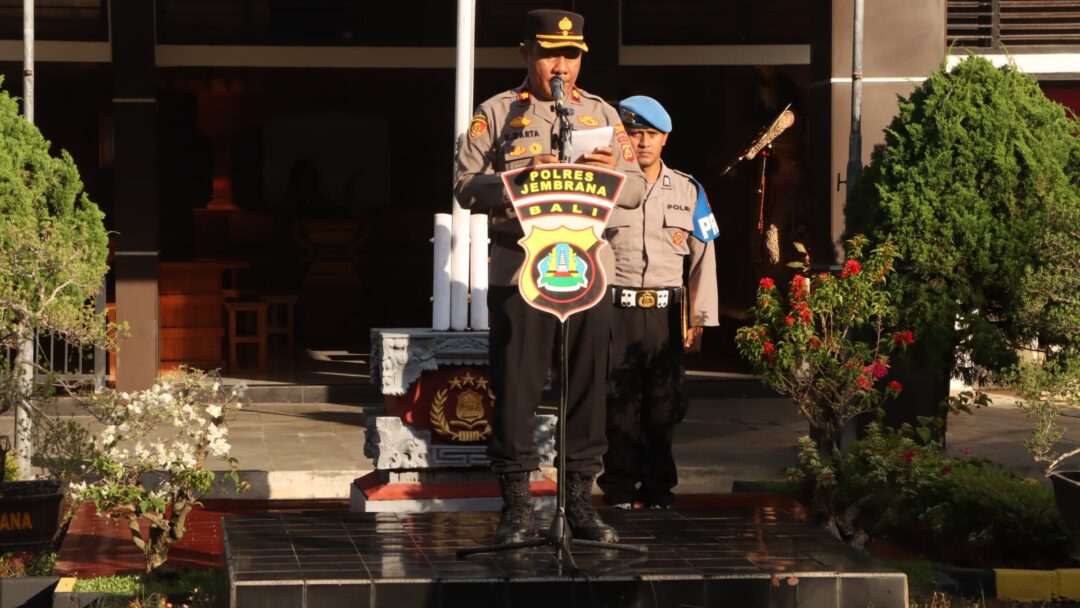 Wakapolres Jembrana Tekankan Kesiapan Personel Dan Pelayanan Humanis Dalam Apel Layanan Polisi 110