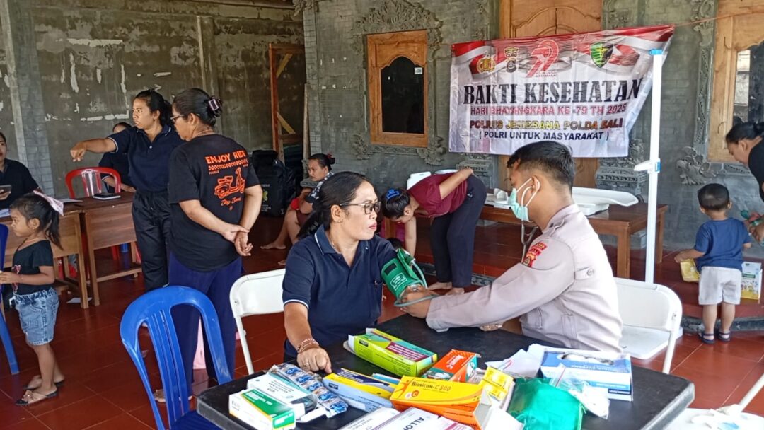 Sambut Hari Bhayangkara Ke-79, Polres Jembrana Gelar Vaksinasi Anak Dan Cek Kesehatan Gratis Untuk Warga