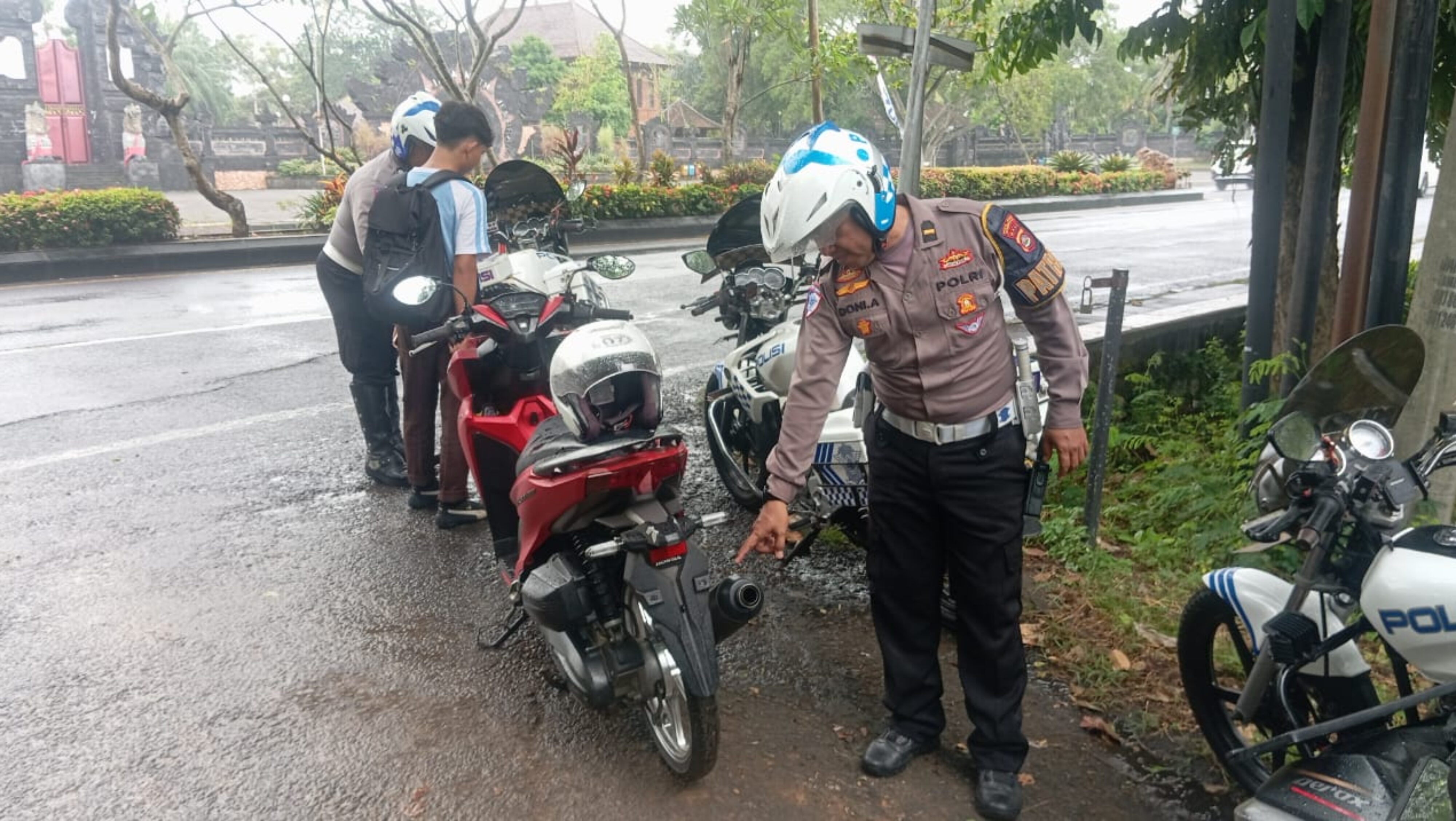 Satlantas Polres Jembrana Tindak 6 Kendaraan Di Jalan Sudirman