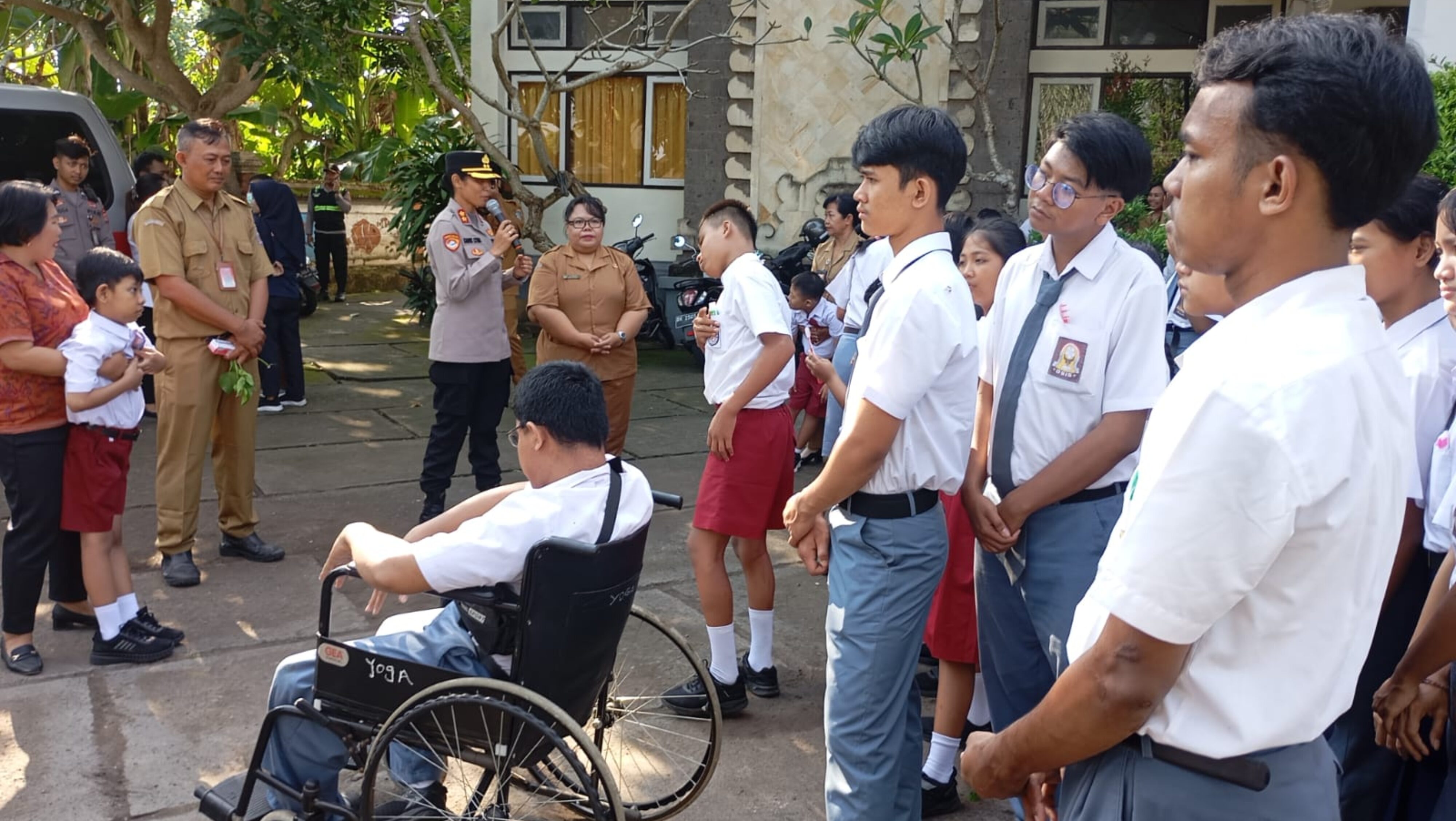 Sambut Hari Bhayangkara Ke-79,, Polres Jembrana Gelar Bakti Kesehatan Untuk Siswa SLB
