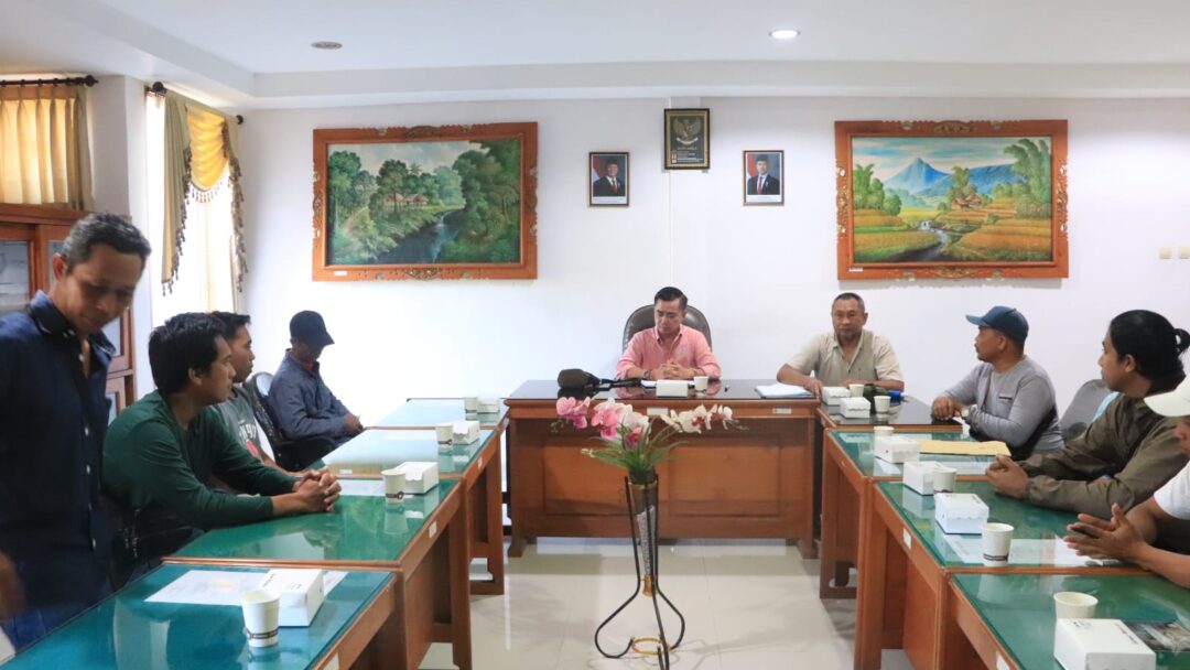 Komisi II DPRD Kabupaten Jembrana Mediasi Permasalahan PMI, Pemerintah Harus Hadir Menjamin Kesejahteraan