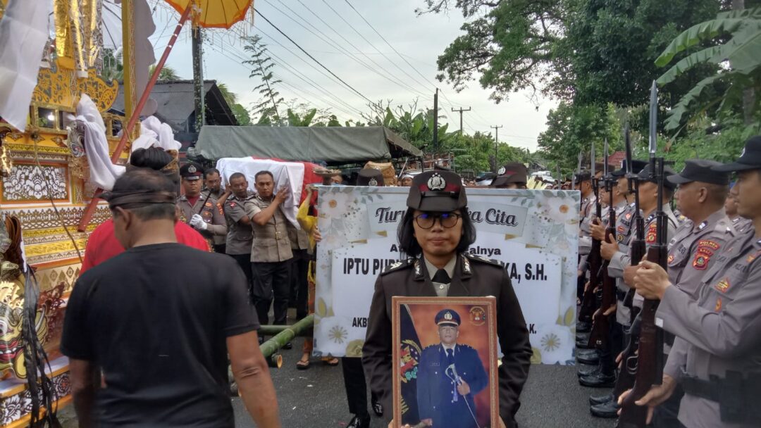 Upacara Pengantaran Dan Perabuan Alm. IPTU PURN I Ketut Suartika Digelar Penuh Hormat Di Jembrana