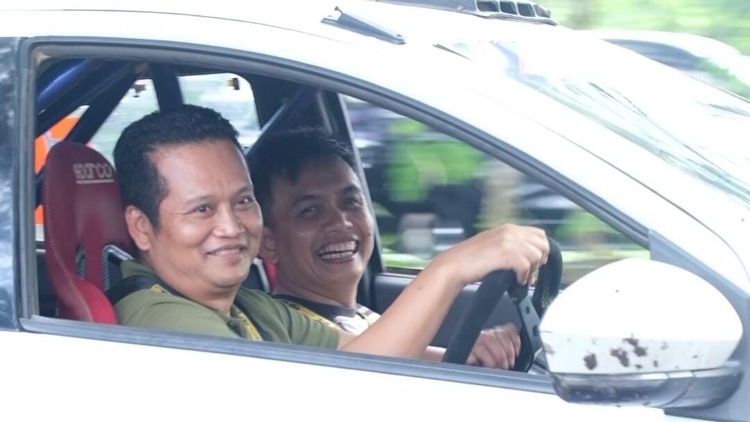 Kembang-Ipat Bangun “Chemistry” Saat Jajal Sirkuit Rally Perancak