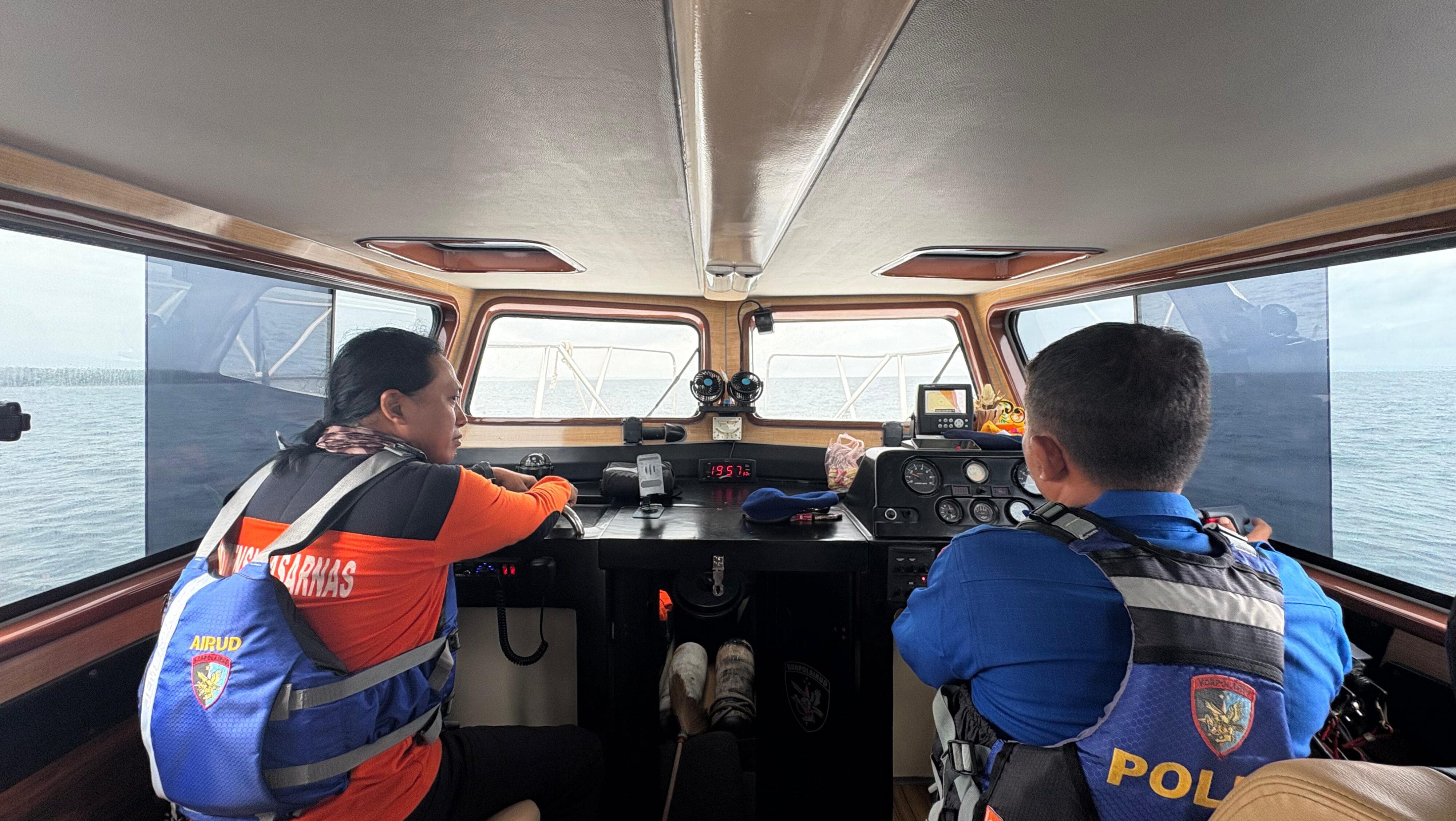 Sat Polairud Polres Jembrana Sisir Perairan Selat Bali Cari Korban KMP Tunu Pratama Jaya