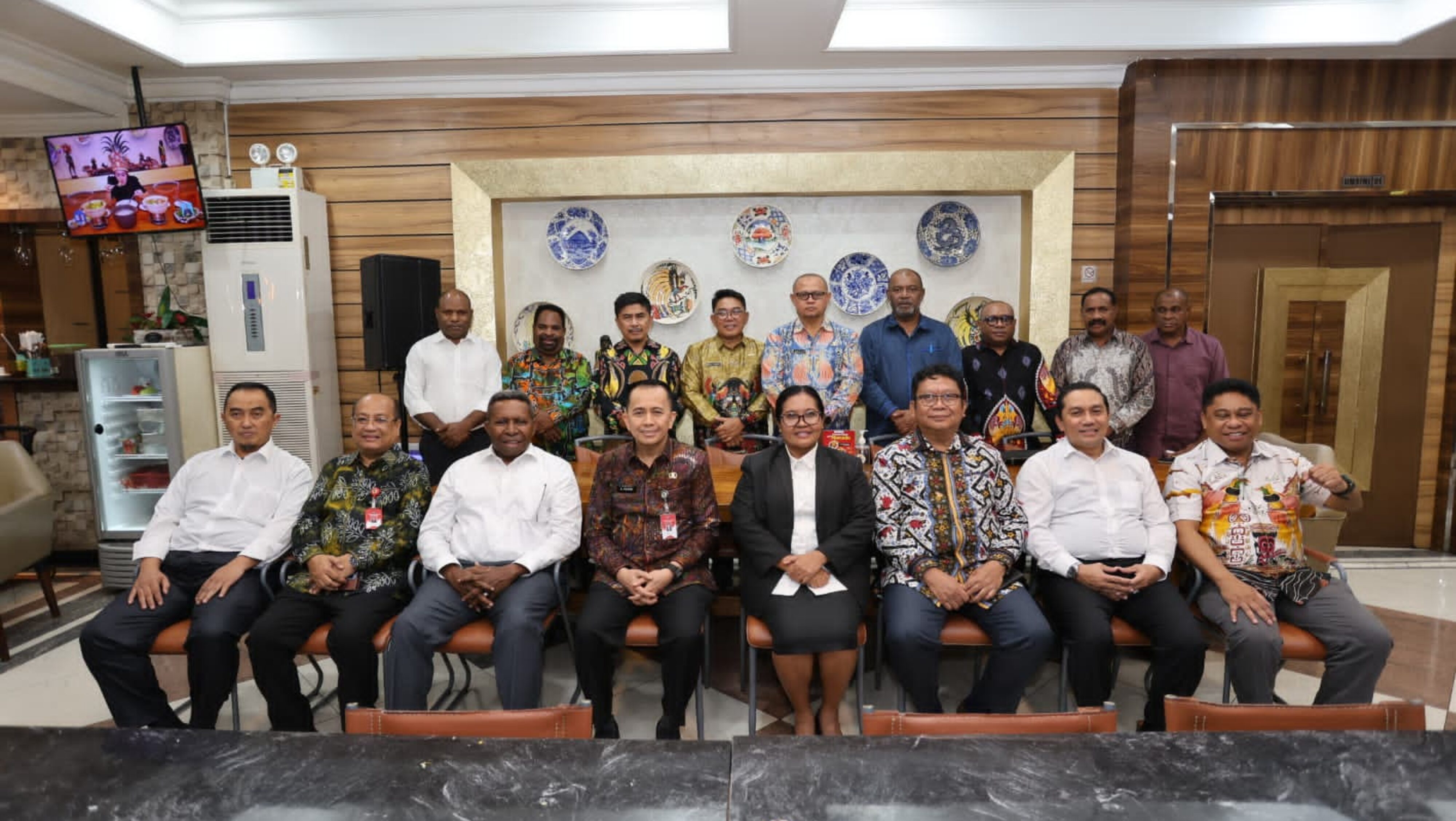 Belum Genap 12 Jam Dilantik, Pj Gubernur Papua Agus Fatoni Tancap Gas Kumpulkan Kepala OPD