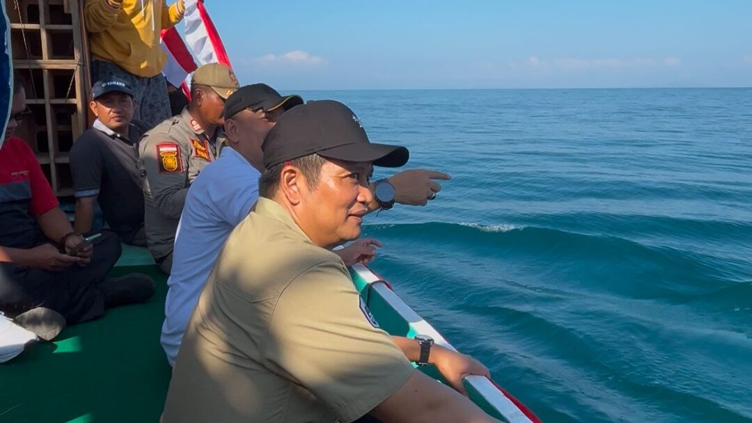 Belasan Perahu Hias Meriahkan Tradisi Petik Laut Di Pengambengan