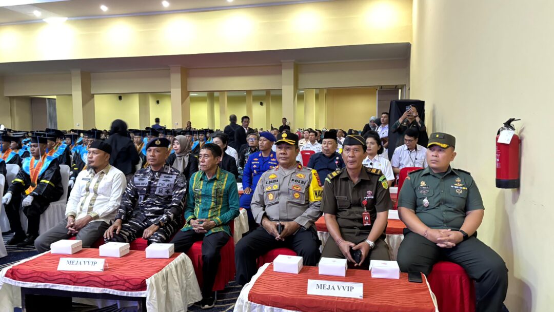 Waka Polres Jembrana Hadiri Wisuda Angkatan VI Politeknik Kelautan Dan Perikanan Jembrana Tahun 2025