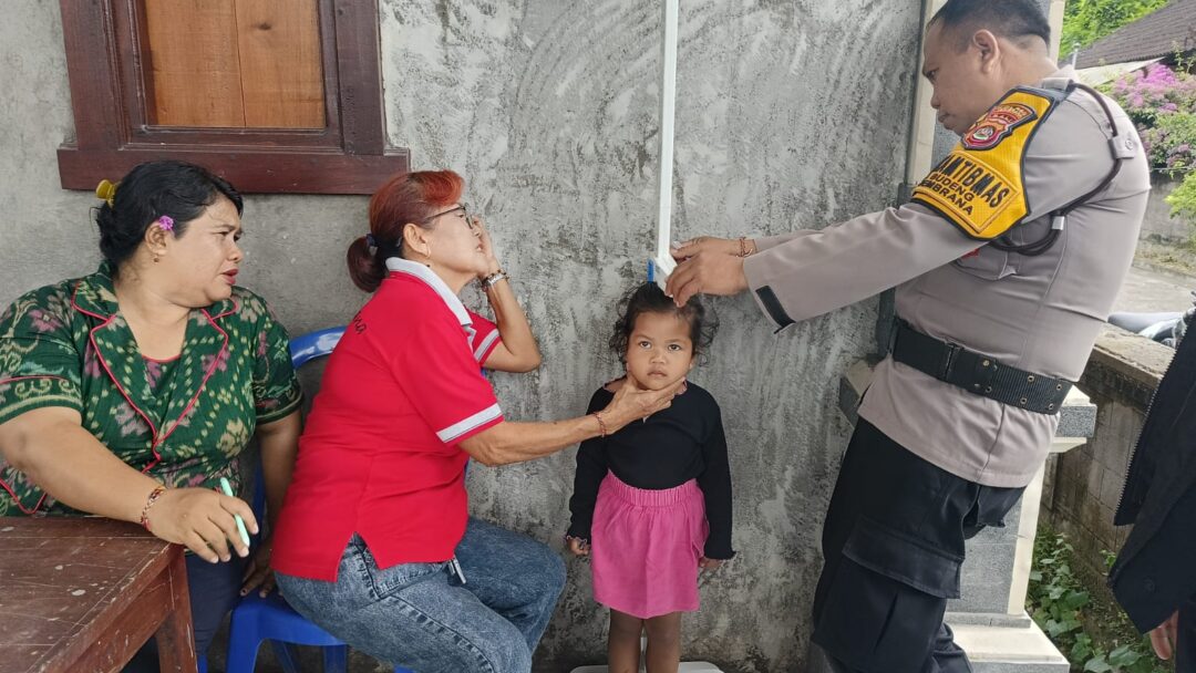 Polri Hadir Di Tengah Masyarakat, Bhabinkamtibmas Desa Budeng Aktif Dampingi Posyandu Balita