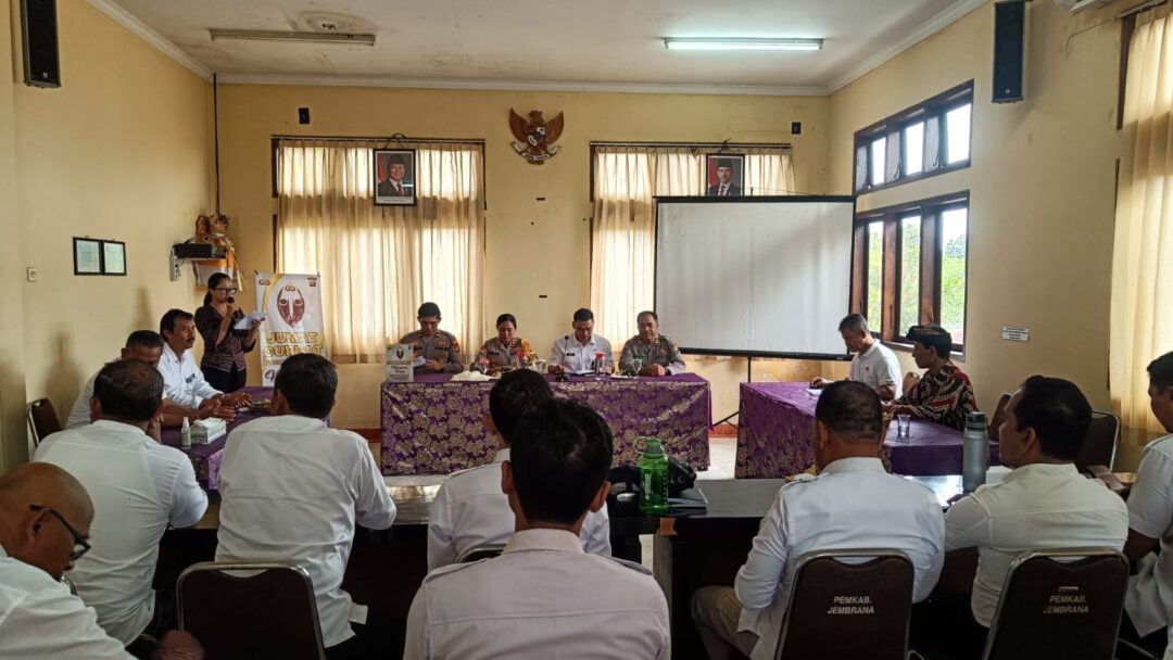 Kapolres Jembrana Gelar Jumat Curhat, Dengarkan Langsung Keluhan Camat Dan Para Kades