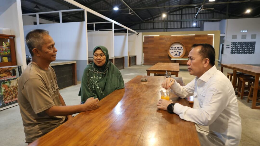 Pj Gubernur Papua Ajak Pedagang Dan Warga Ramaikan TPS Pada 6 Agustus