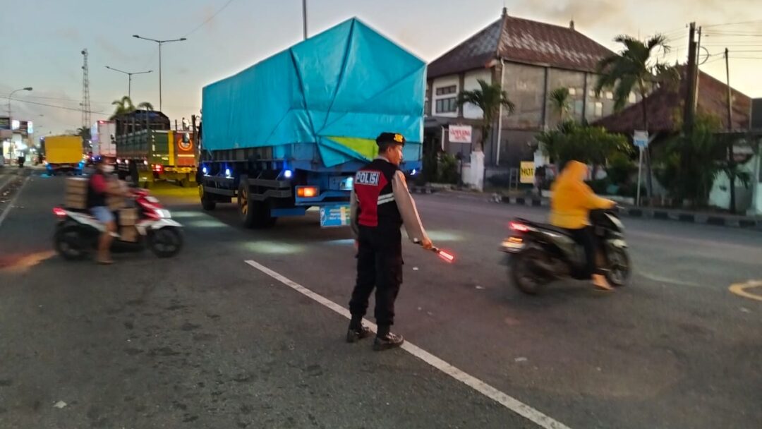 Antrean Kendaraan Mengular Di Gilimanuk, Polres Jembrana: Penutupan Pelabuhan Sementara Karena Cuaca Buruk