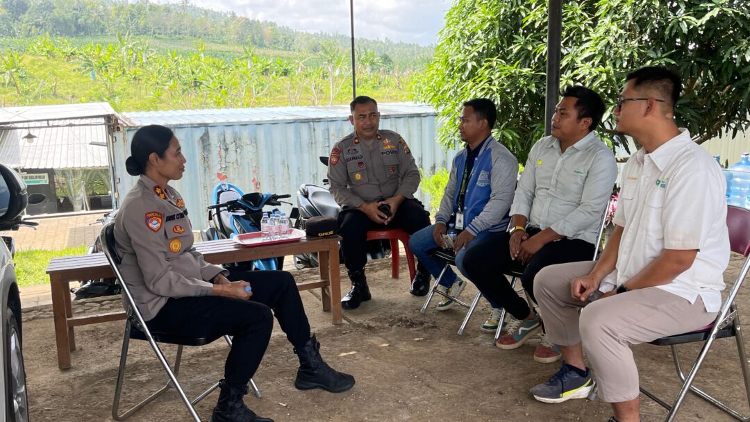 Kapolres Jembrana Gelar Jumat Curhat Di Perkebunan Pisang Cavendish PT NSA Pekutatan