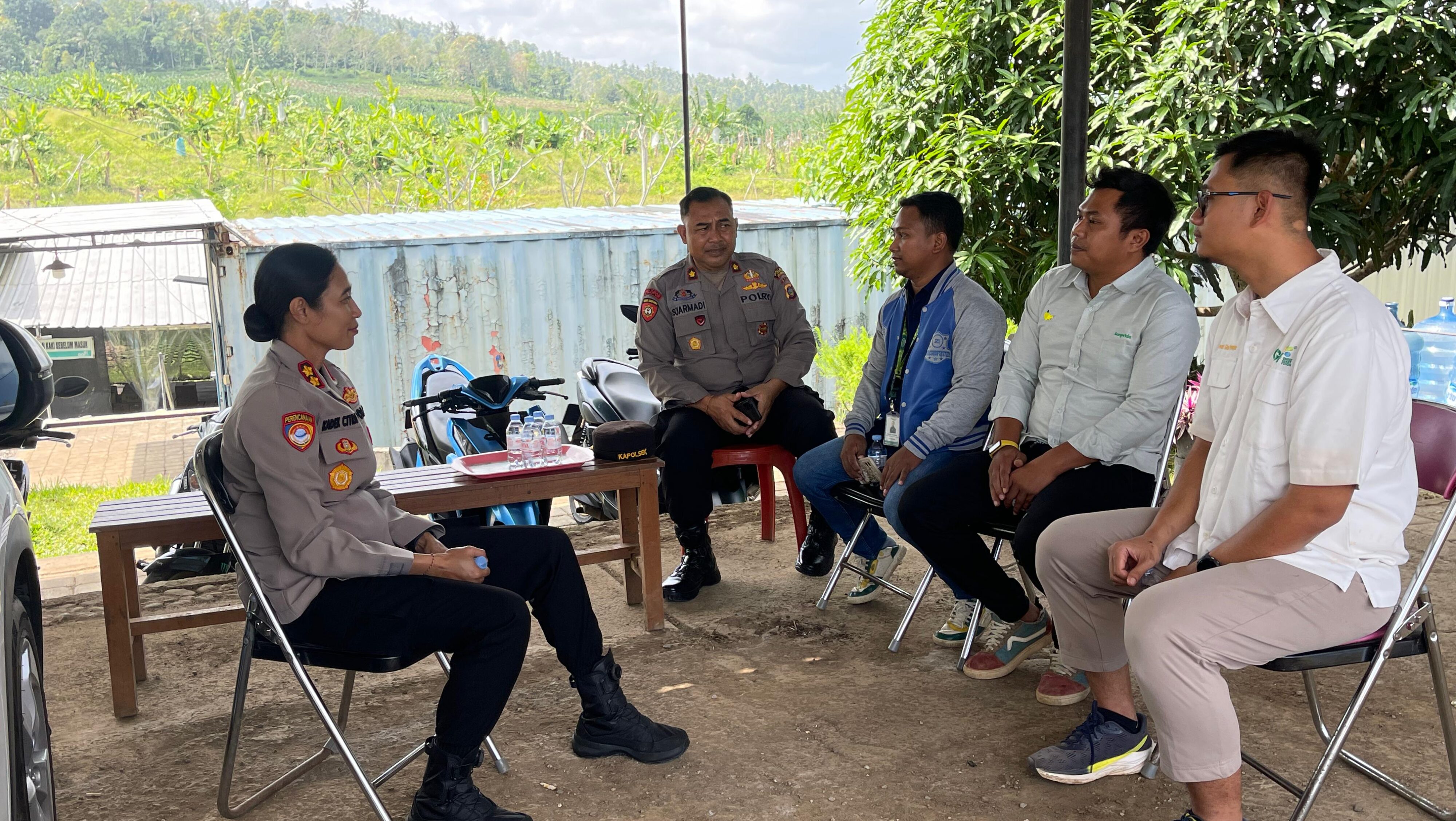 Kapolres Jembrana Gelar Jumat Curhat Di Perkebunan Pisang Cavendish PT NSA Pekutatan