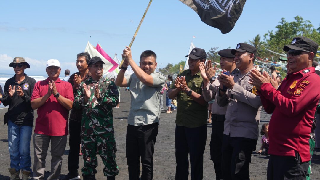 Bentuk Rasa Syukur Atas Limpahan Hasil Laut, Banjar Air Kuning Gelar Tradisi Petik Laut