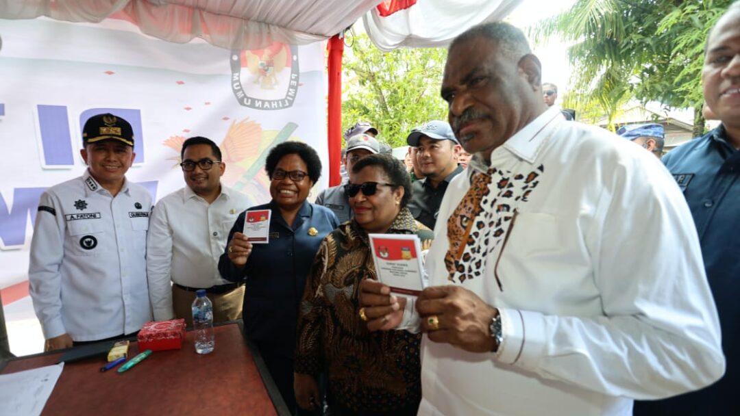 Pastikan Proses PSU Berjalan Lancar, Pj Gubernur Papua Bersama Wamendagri-Forkopimda Pantau Sejumlah TPS