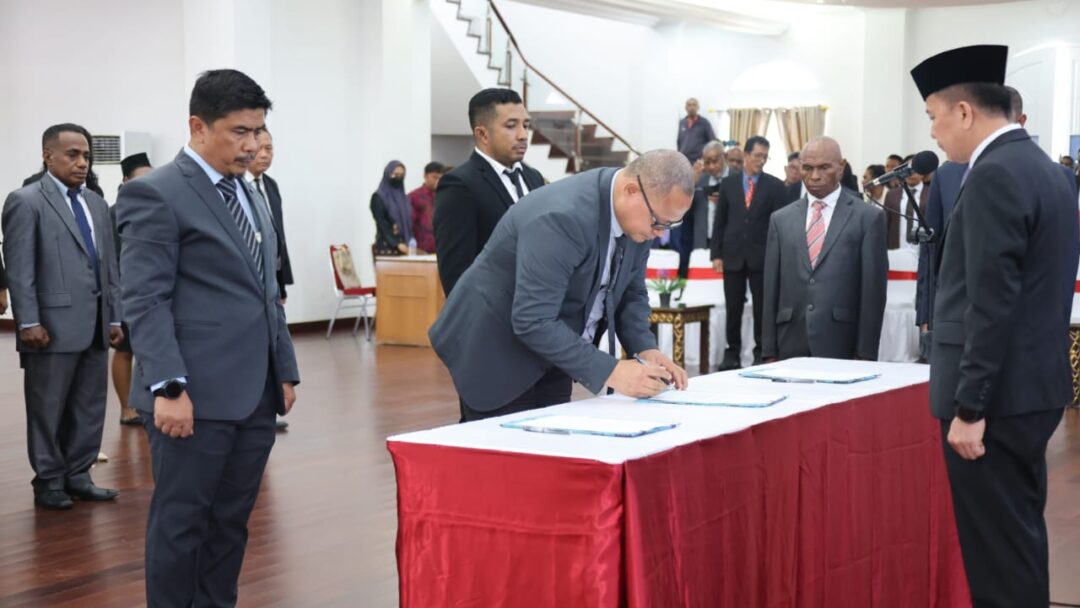 Pj Gubernur Agus Fatoni Lantik Dan Kukuhkan Pejabat Administrator Dan Pengawas Di Pemprov Papua