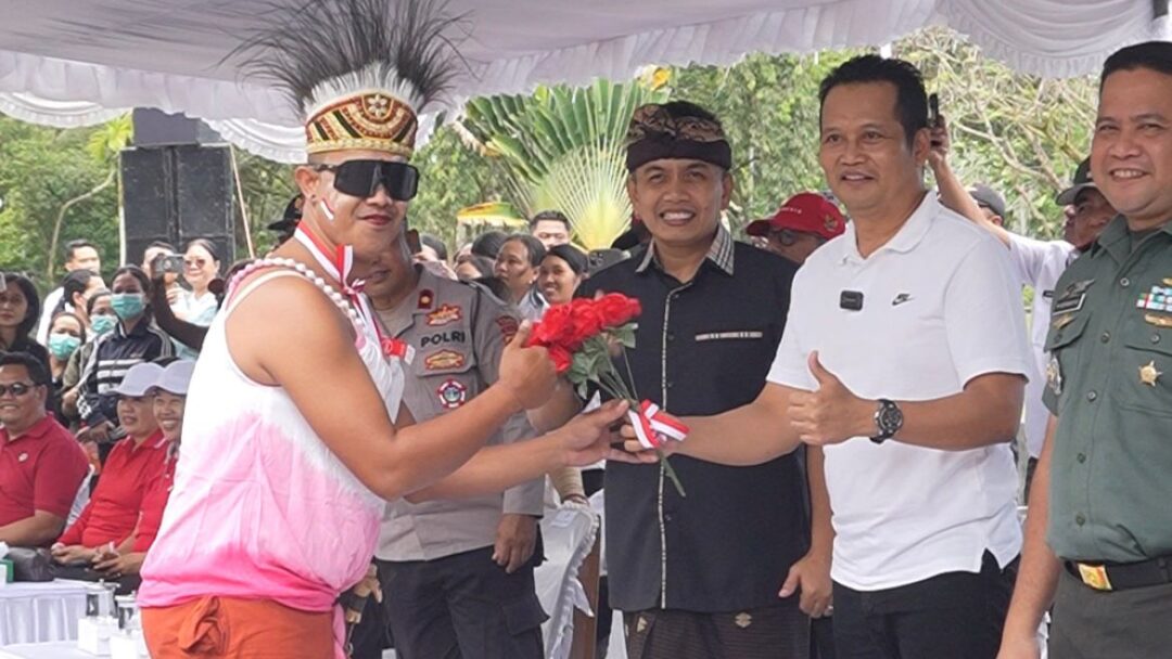 Gerak Jalan Antar OPD Di Jembrana , Eksibisikan Gerak Jalan Lucu Kreatif