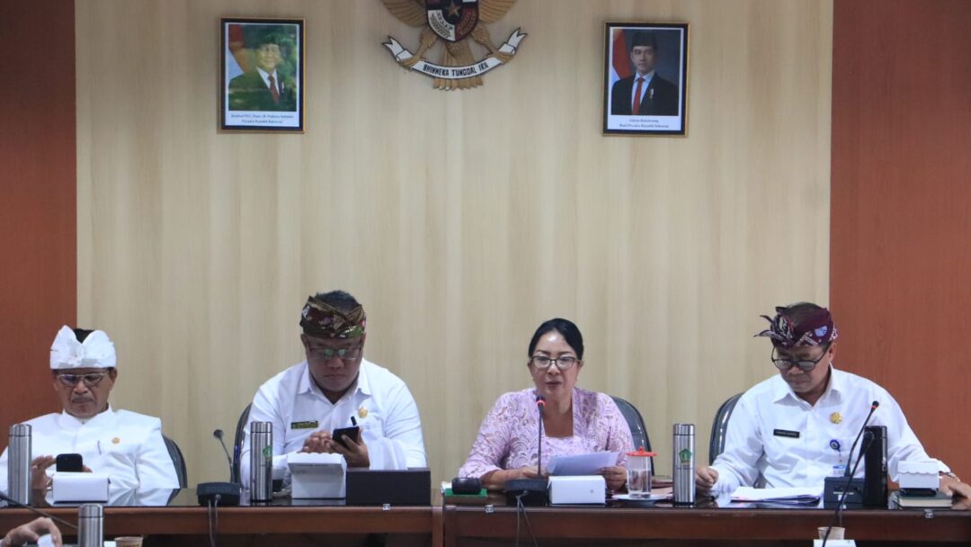 Rapat Kerja Banggar DPRD Jembrana Soroti Penurunan Target Pendapatan Di KUA-PPAS 2026