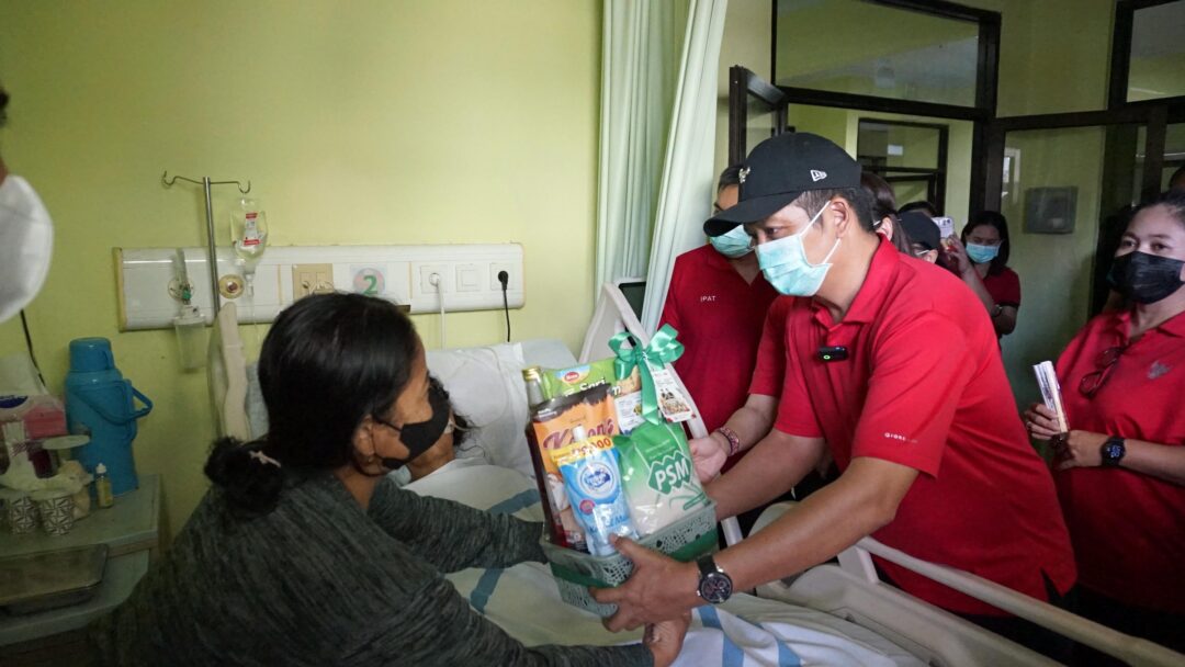 Bentuk Talikasih, Kembang-Ipat Sambangi Pasien Kelas III RSUD Negara