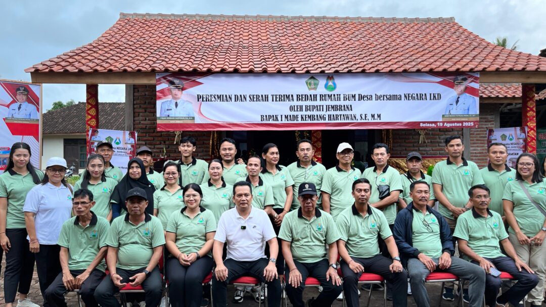 Bupati Kembang Resmikan Program Bedah Rumah, Empat Keluarga Kurang Mampu Kini Punya Hunian Layak
