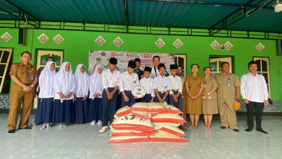 Ratusan Anak Di Luar Panti Asuhan, Perempuan Rawan Sosial Ekonomi, Dan Disabilitas Diganjar Bantuan Sembako